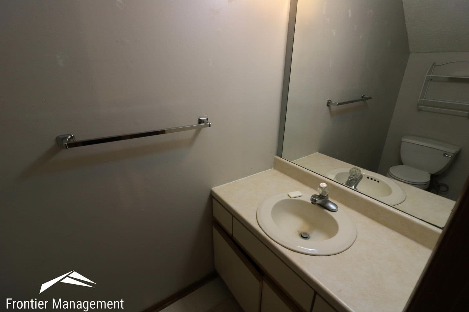 Manhattan House: 2528 Candlecrest Circle