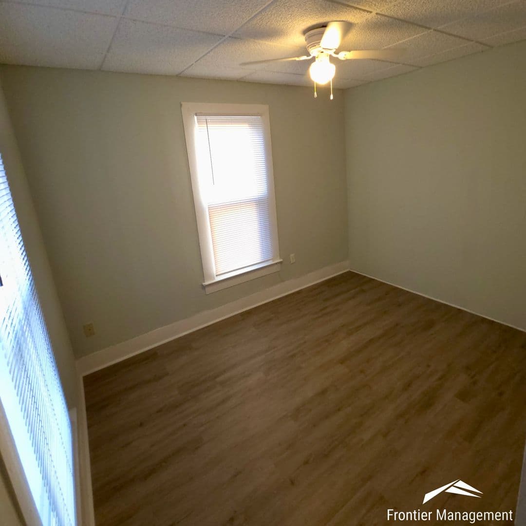 Clay Center Apartment: 724 Crawford
