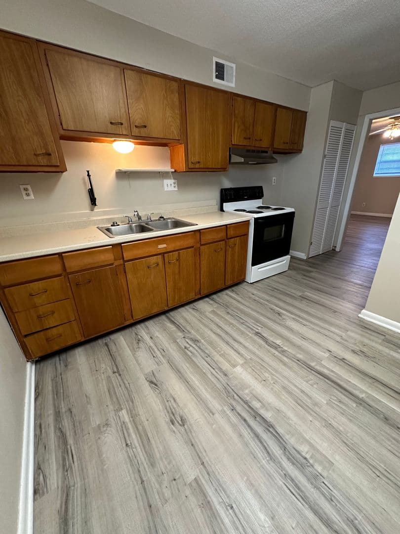 Warrensburg Apartment: 801 S Maguire St