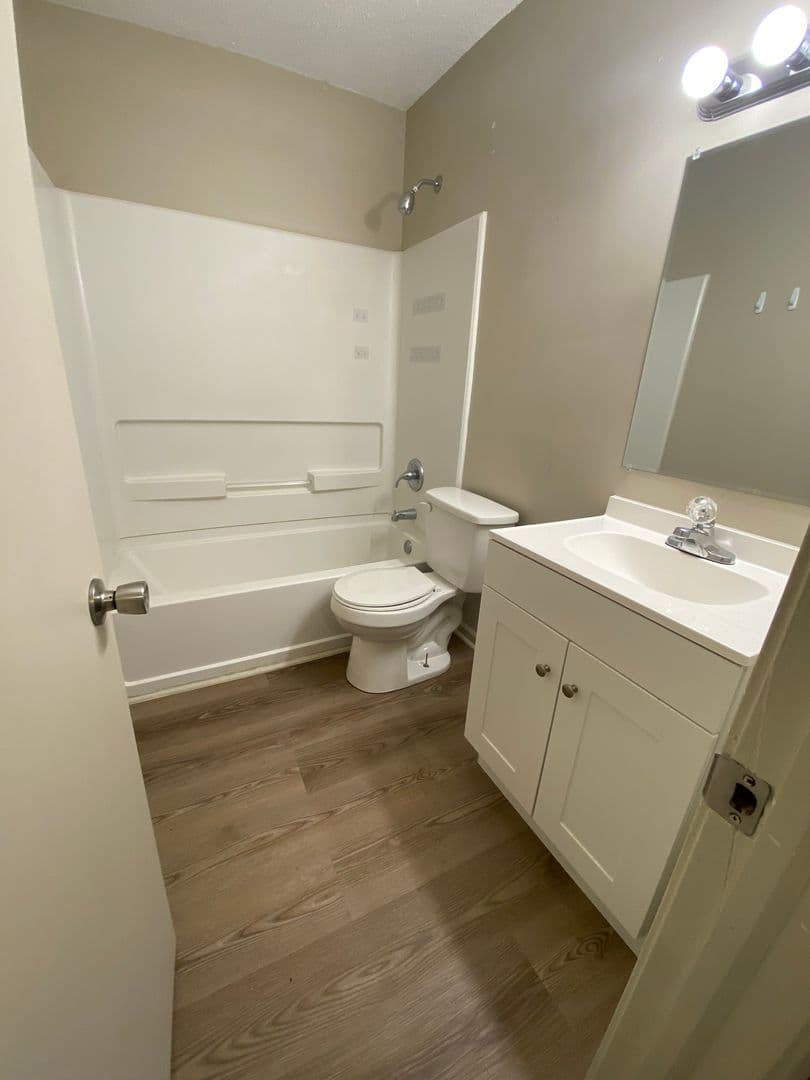 Warrensburg Apartment: 303 W Young Ave.