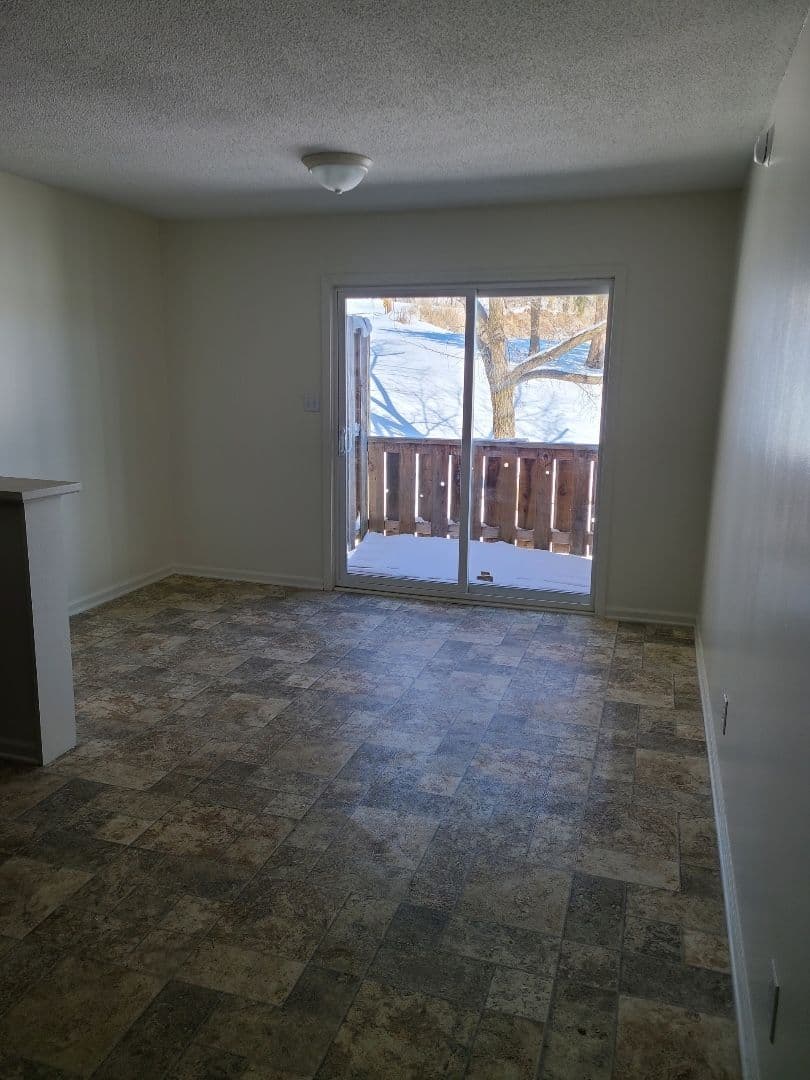 Warrensburg Apartment: 303 W Young Ave.