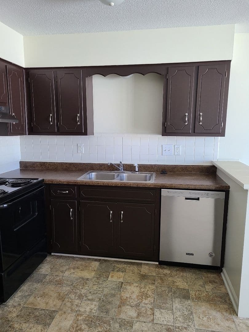 Warrensburg Apartment: 303 W Young Ave.