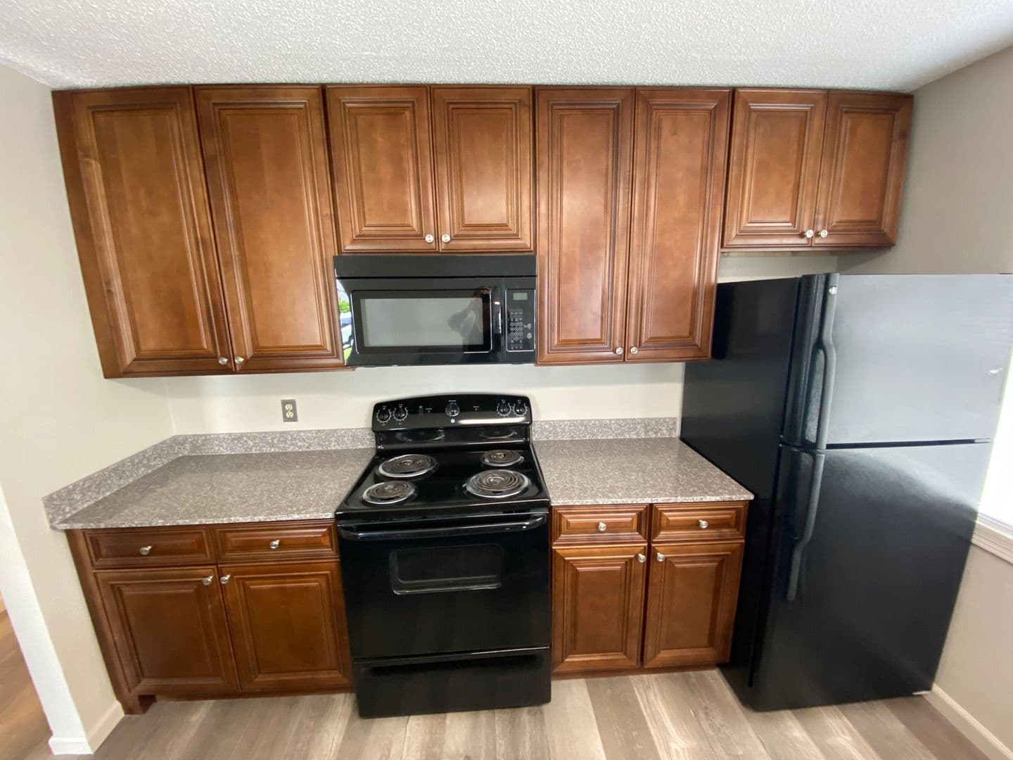 Warrensburg Apartment: 211 McGoodwin St