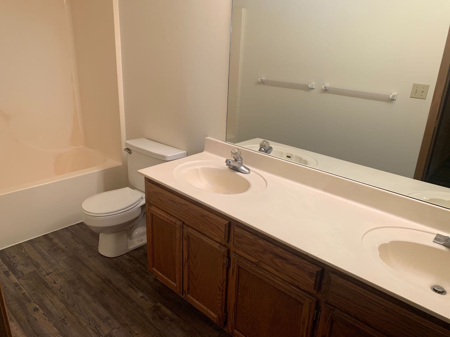 Warrensburg Apartment: 211 McGoodwin St