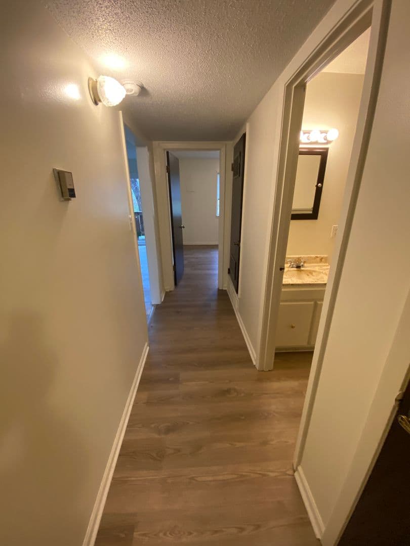 Warrensburg Apartment: 303 W Young Ave.