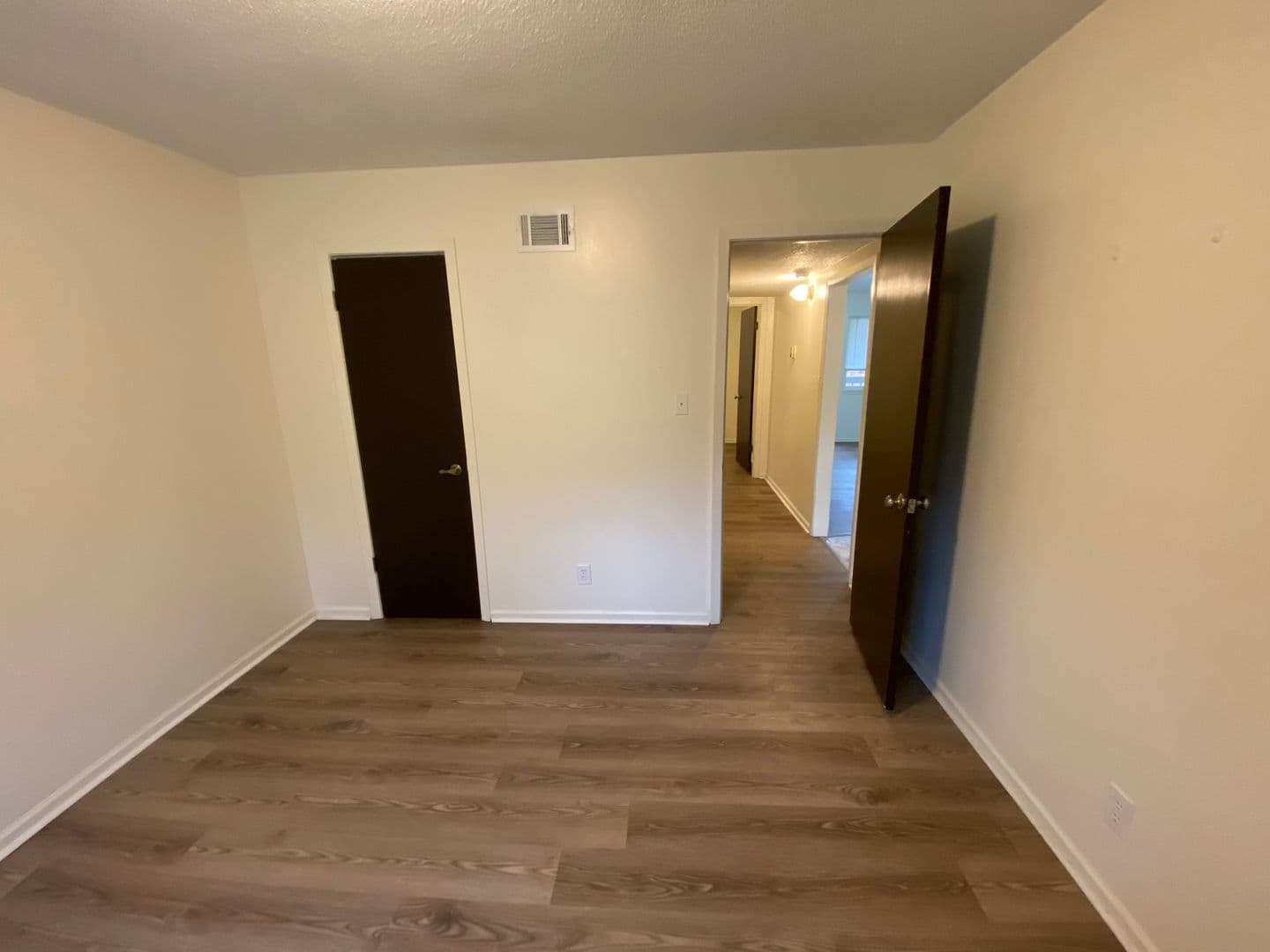 Warrensburg Apartment: 303 W Young Ave.