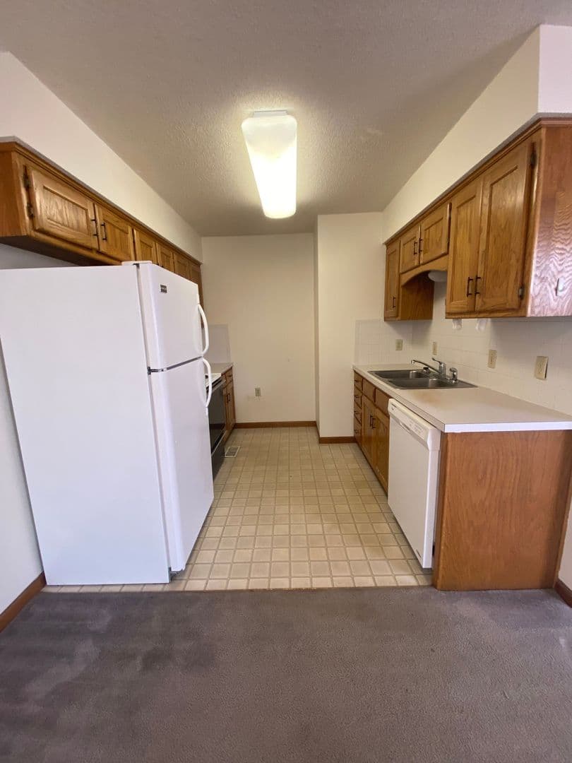 Warrensburg Apartment: 313 E. North St