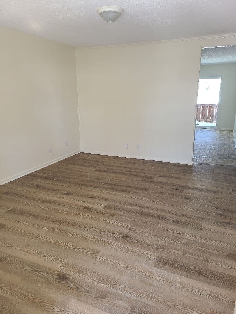 Warrensburg Apartment: 303 W Young Ave.