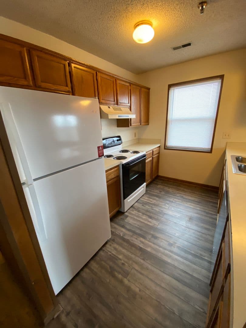 Warrensburg Apartment: 211 McGoodwin St
