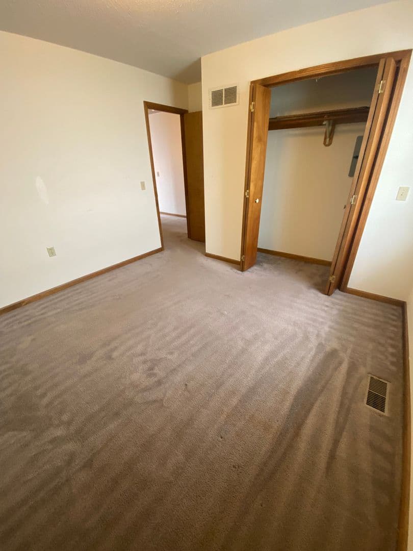 Warrensburg Apartment: 313 E. North St