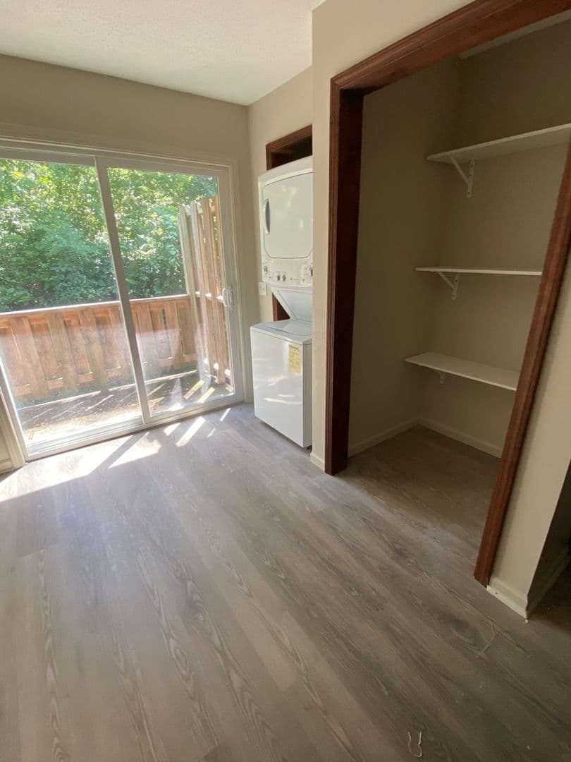Warrensburg Apartment: 303 W Young Ave.
