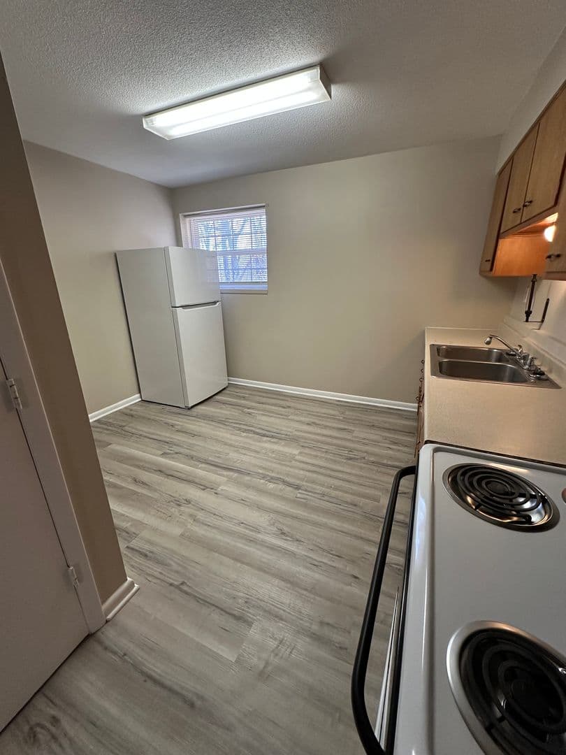 Warrensburg Apartment: 801 S Maguire St