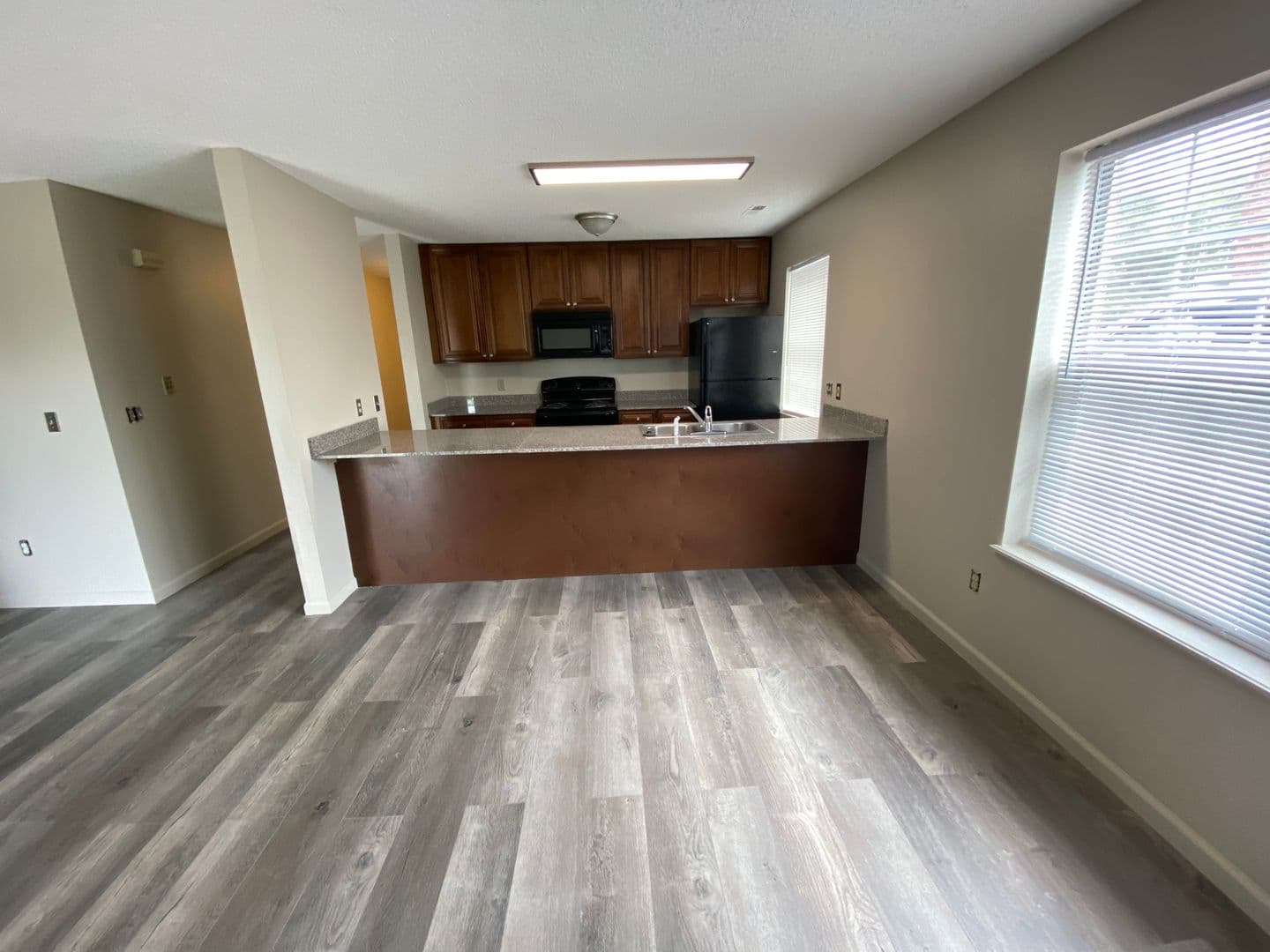 Warrensburg Apartment: 211 McGoodwin St