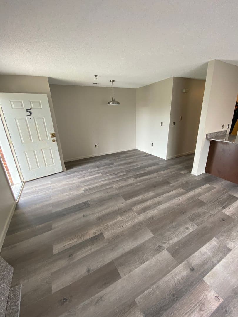 Warrensburg Apartment: 211 McGoodwin St