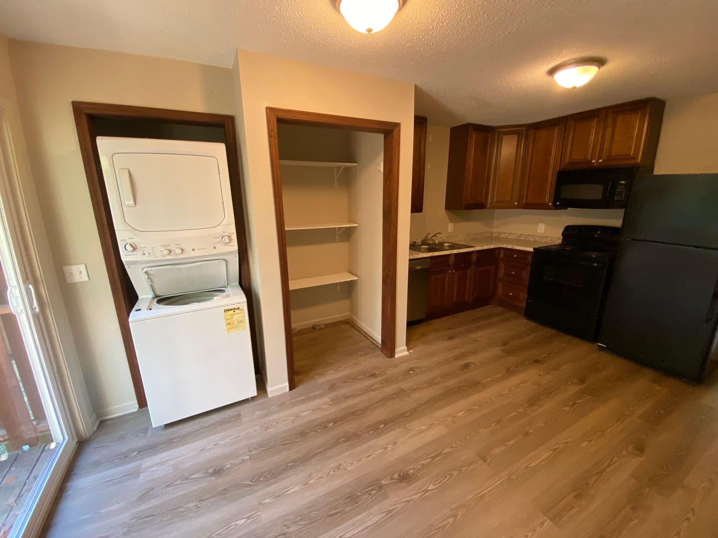 Warrensburg Apartment: 303 W Young Ave.