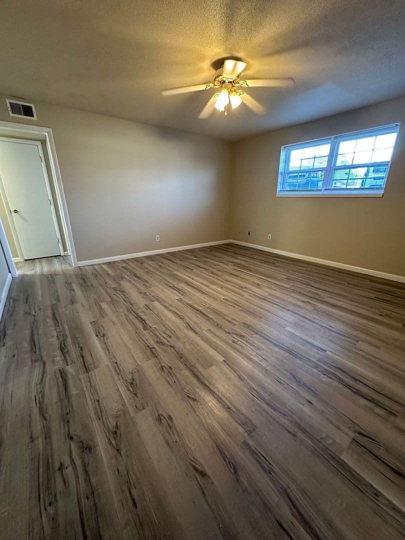Warrensburg Apartment: 801 S Maguire St