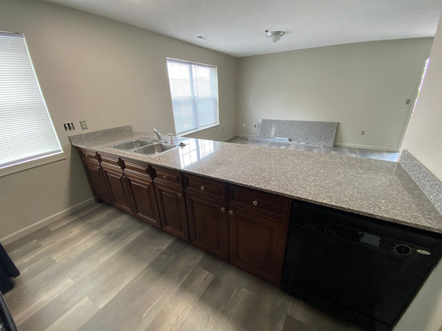 Warrensburg Apartment: 211 McGoodwin St