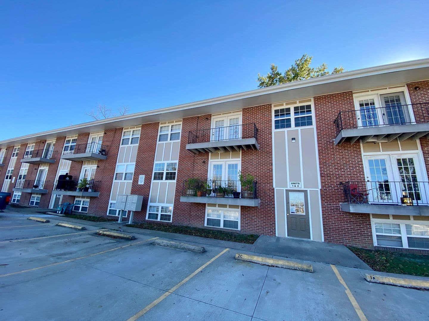 Warrensburg Apartment: 801 S Maguire St