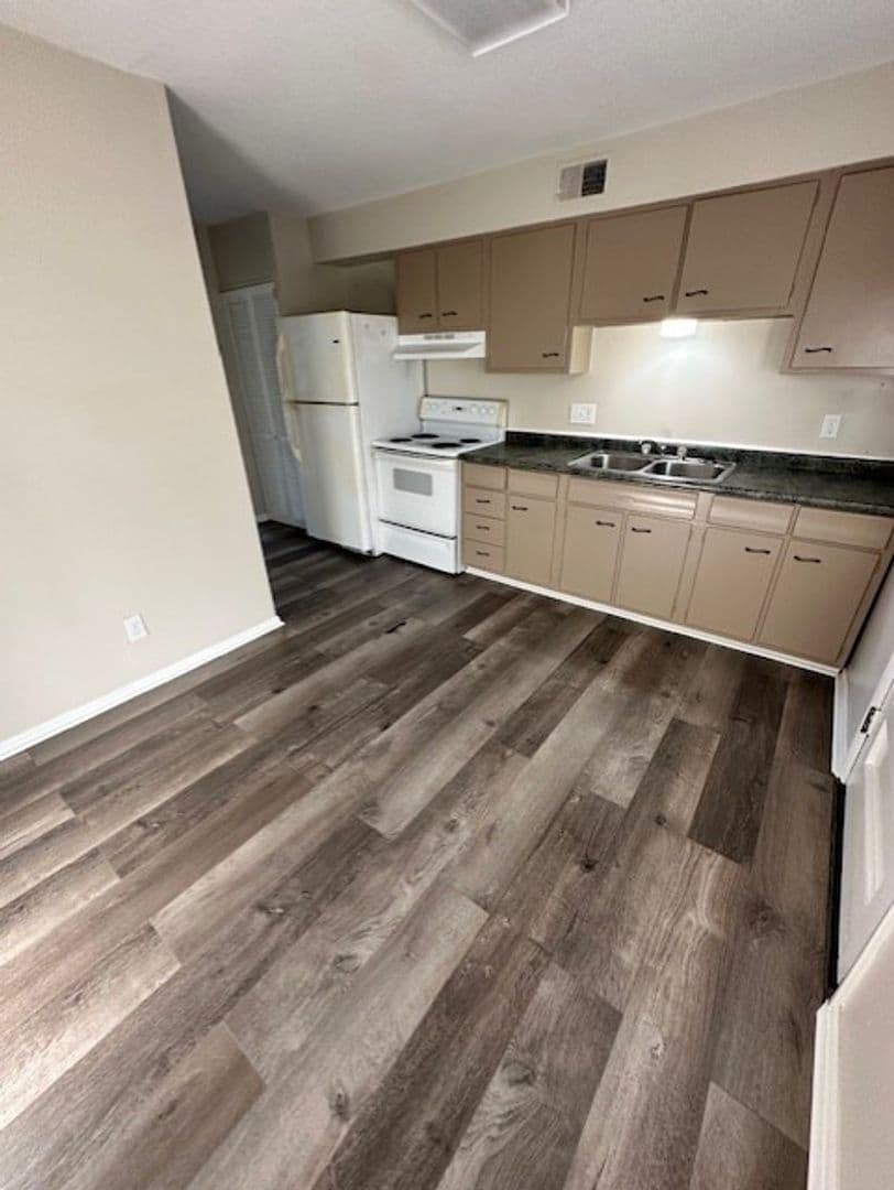 Warrensburg Apartment: 801 S Maguire St