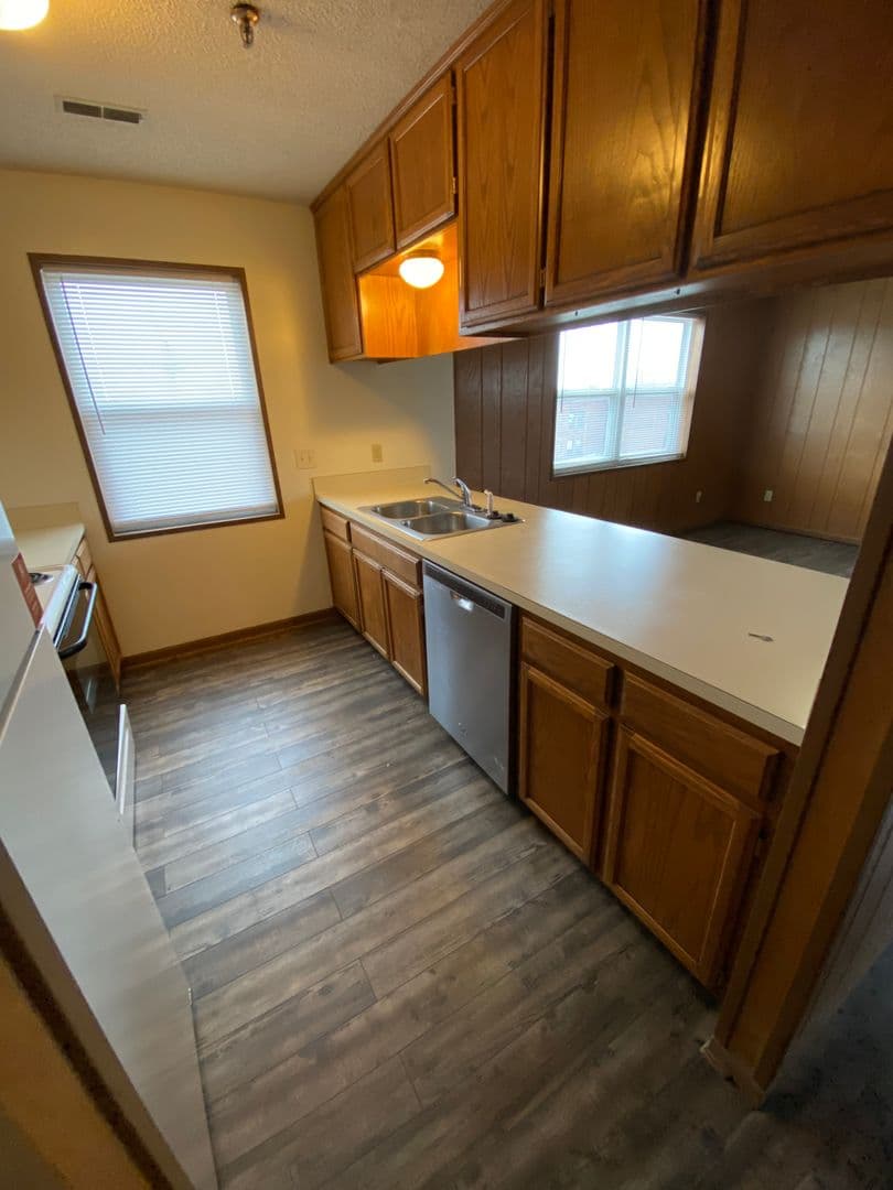 Warrensburg Apartment: 211 McGoodwin St