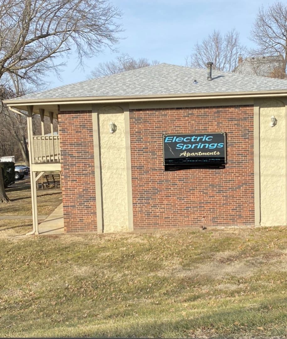 Warrensburg Apartment: 303 W Young Ave.