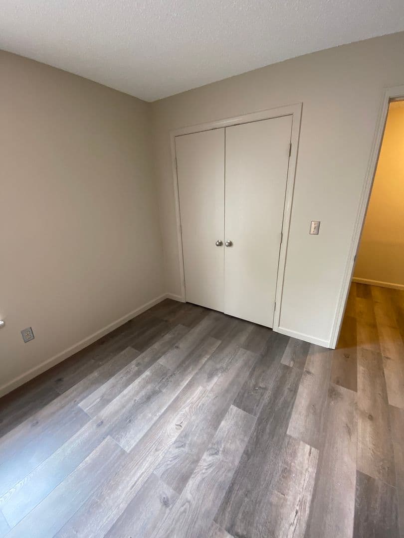 Warrensburg Apartment: 211 McGoodwin St