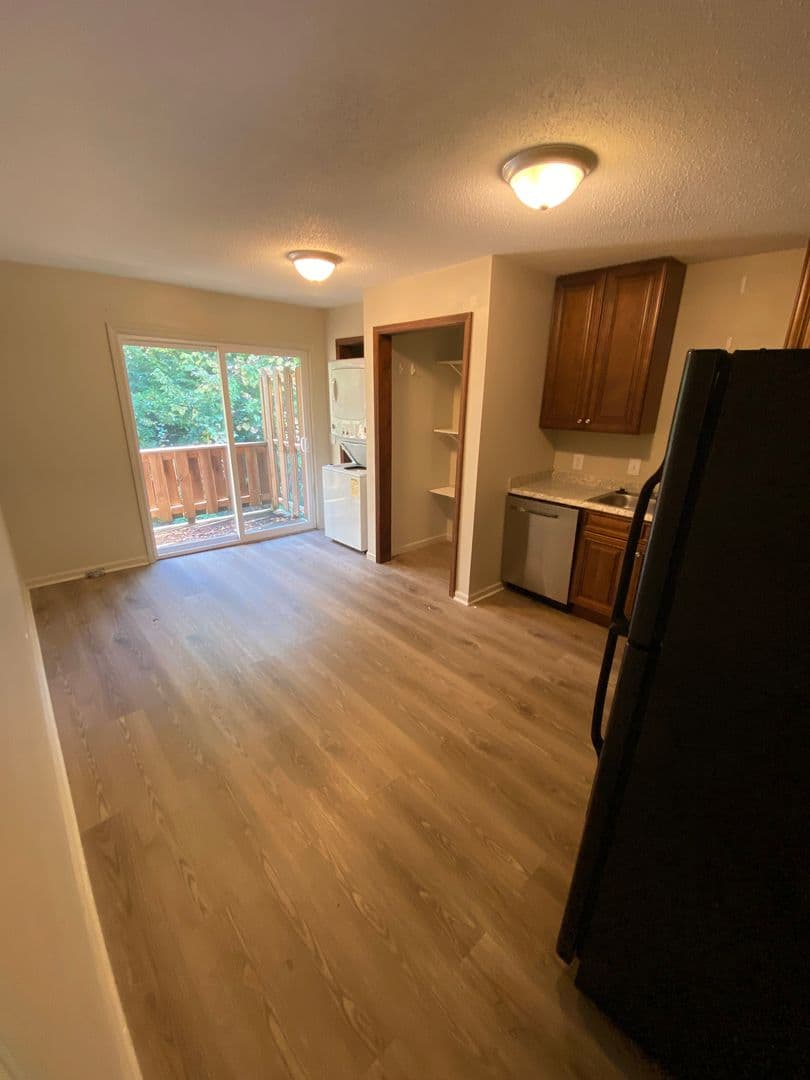Warrensburg Apartment: 303 W Young Ave.