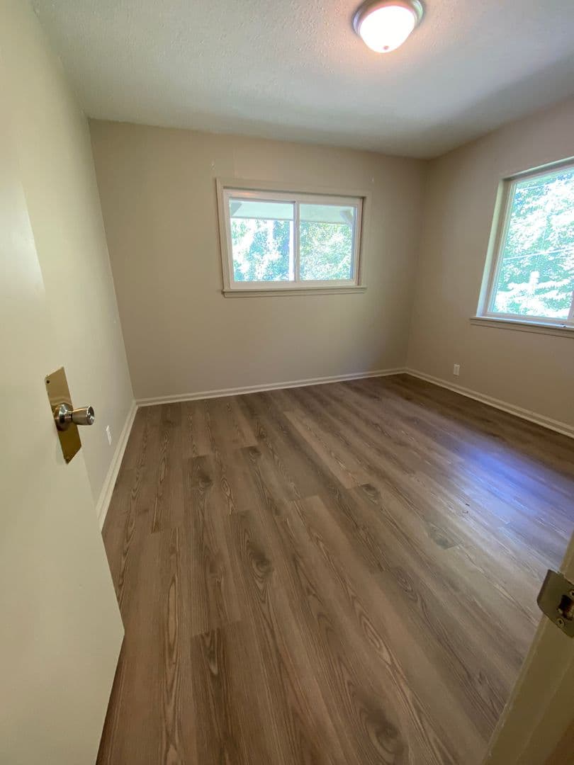 Warrensburg Apartment: 303 W Young Ave.