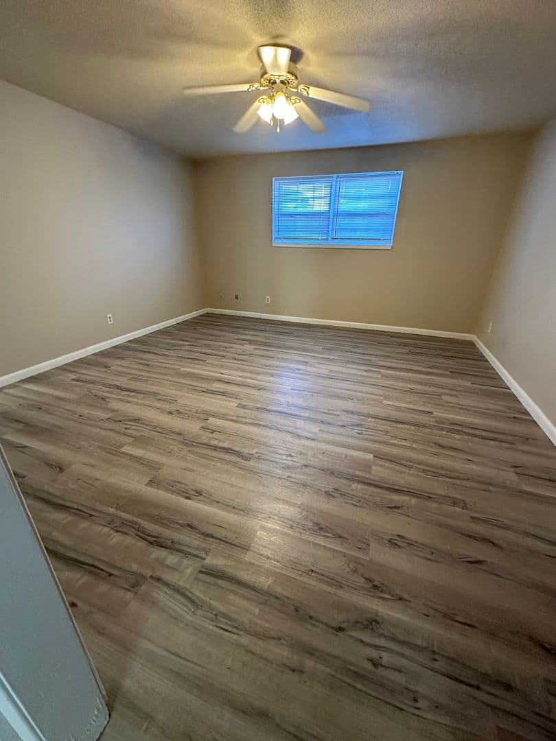 Warrensburg Apartment: 801 S Maguire St