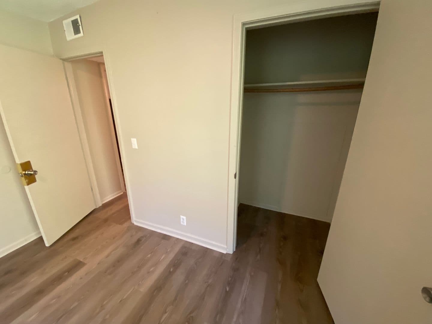 Warrensburg Apartment: 303 W Young Ave.