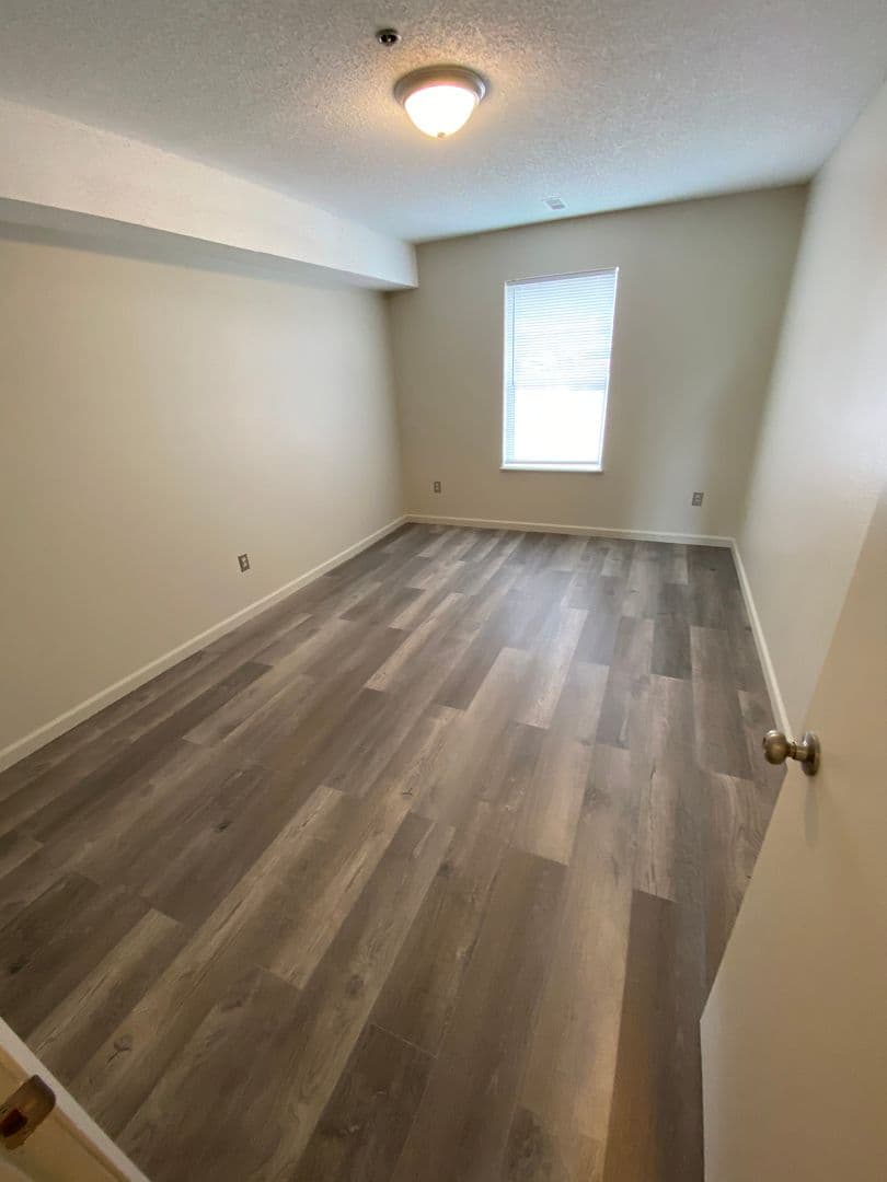 Warrensburg Apartment: 211 McGoodwin St