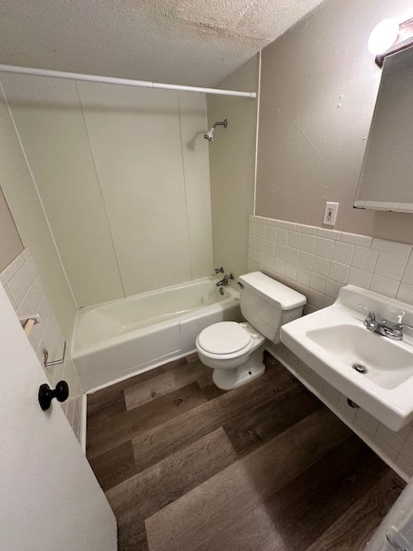 Warrensburg Apartment: 801 S Maguire St