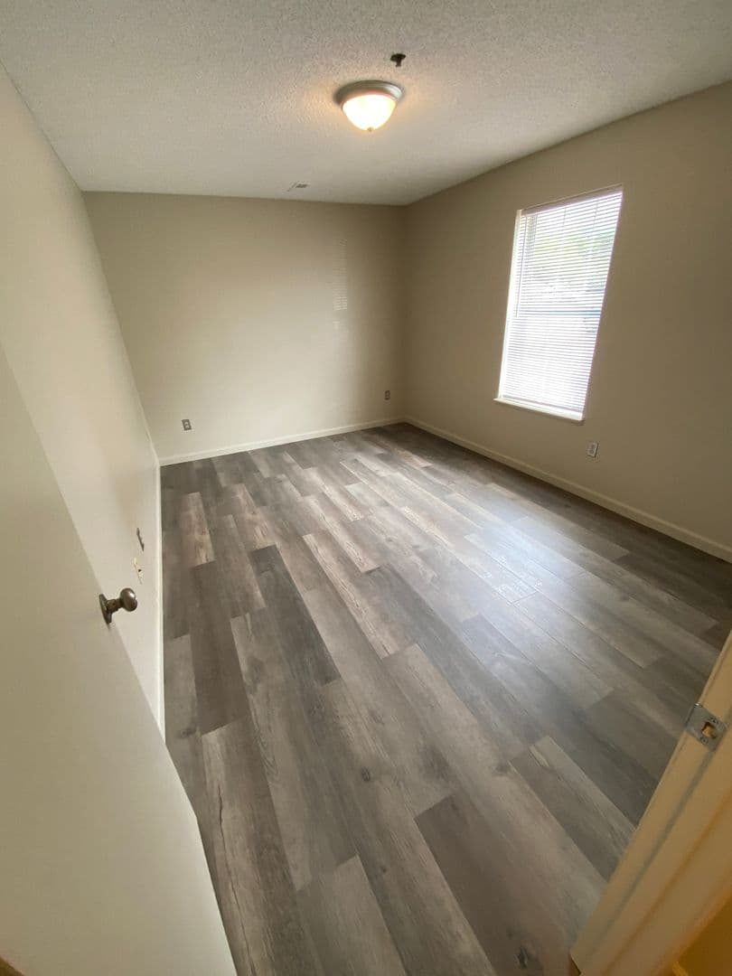 Warrensburg Apartment: 211 McGoodwin St