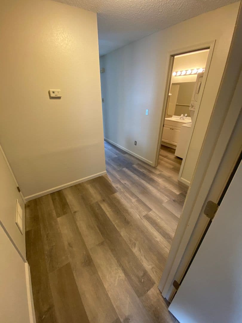 Warrensburg Apartment: 211 McGoodwin St