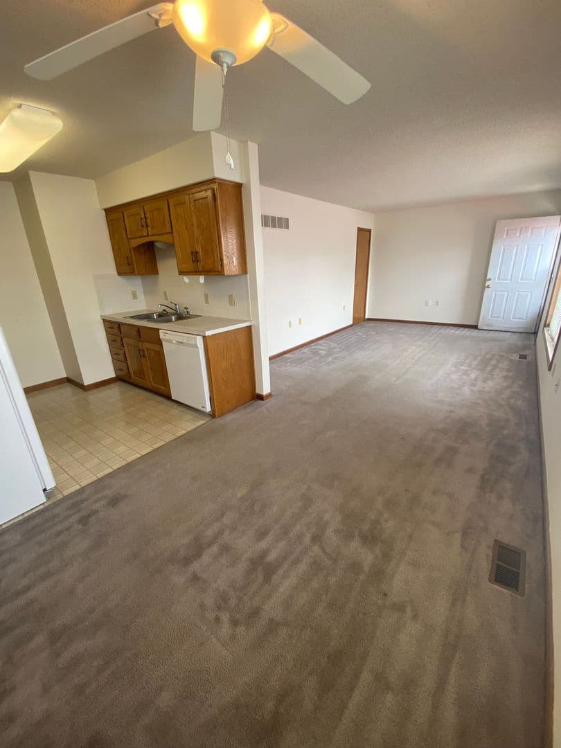 Warrensburg Apartment: 313 E. North St