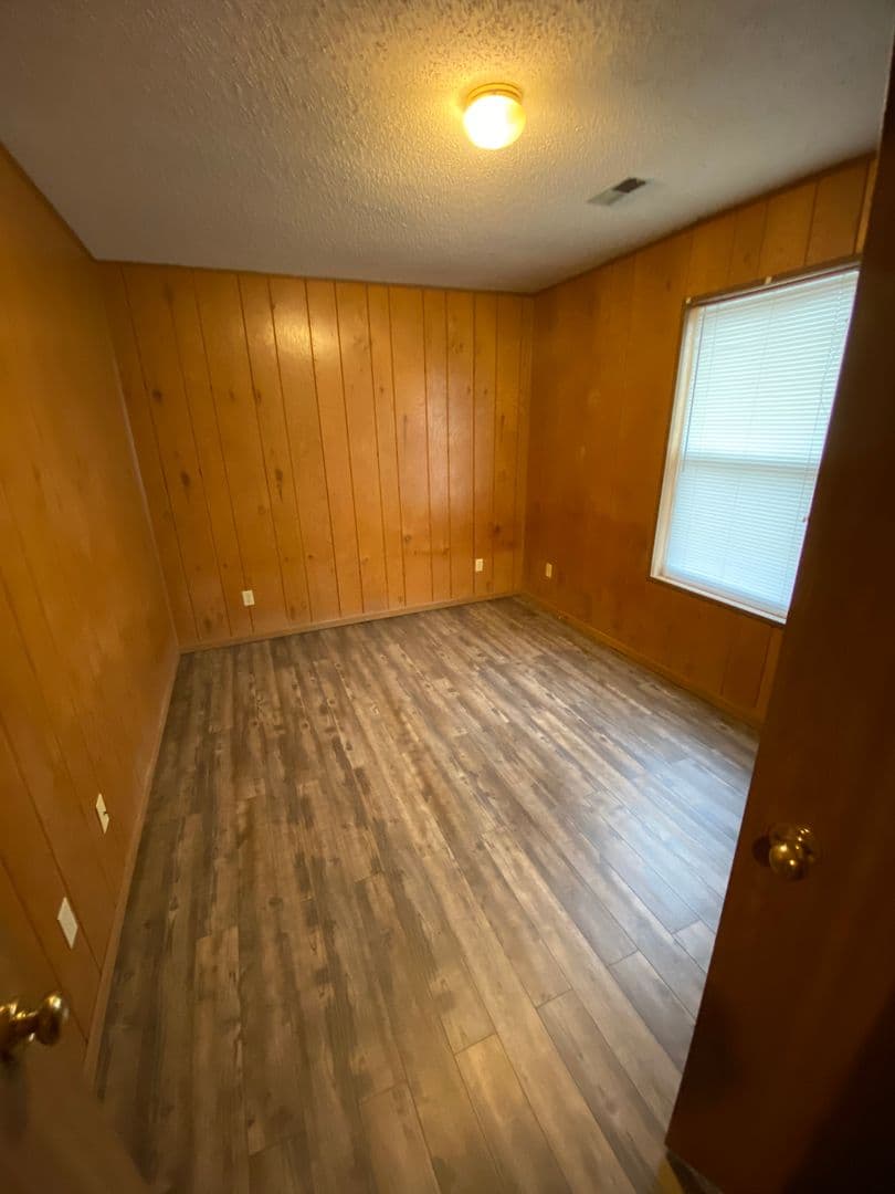 Warrensburg Apartment: 211 McGoodwin St