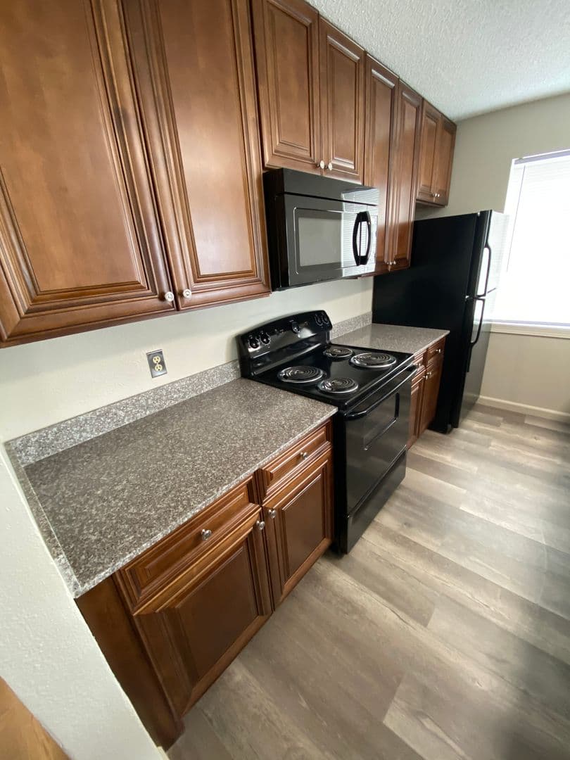 Warrensburg Apartment: 211 McGoodwin St