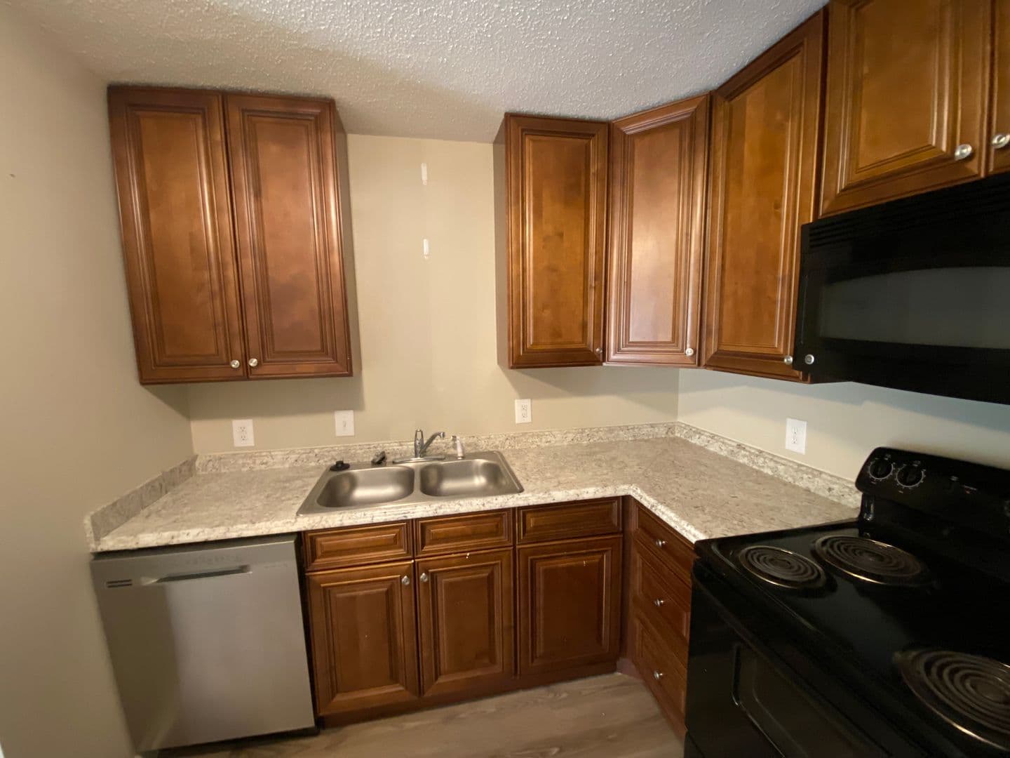 Warrensburg Apartment: 303 W Young Ave.