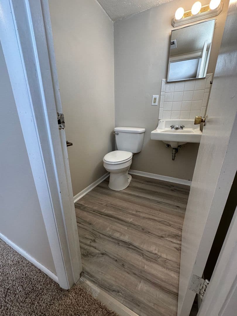 Warrensburg Apartment: 801 S Maguire St