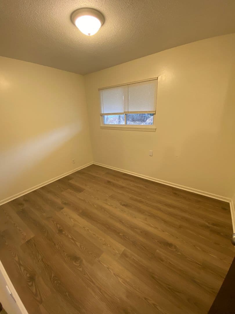 Warrensburg Apartment: 303 W Young Ave.
