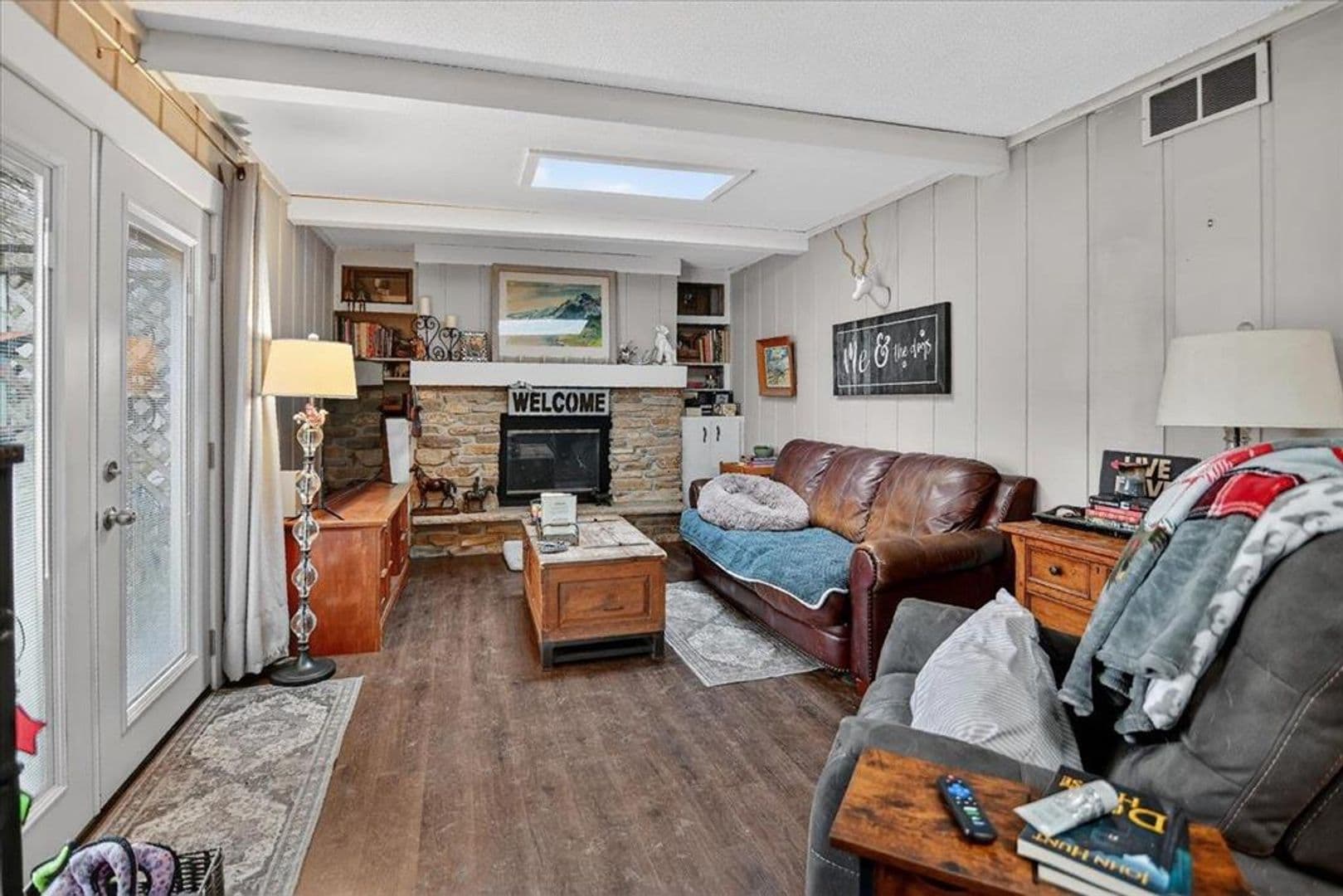 Middleton Apartment: 5216-5218 Shorecrest Dr