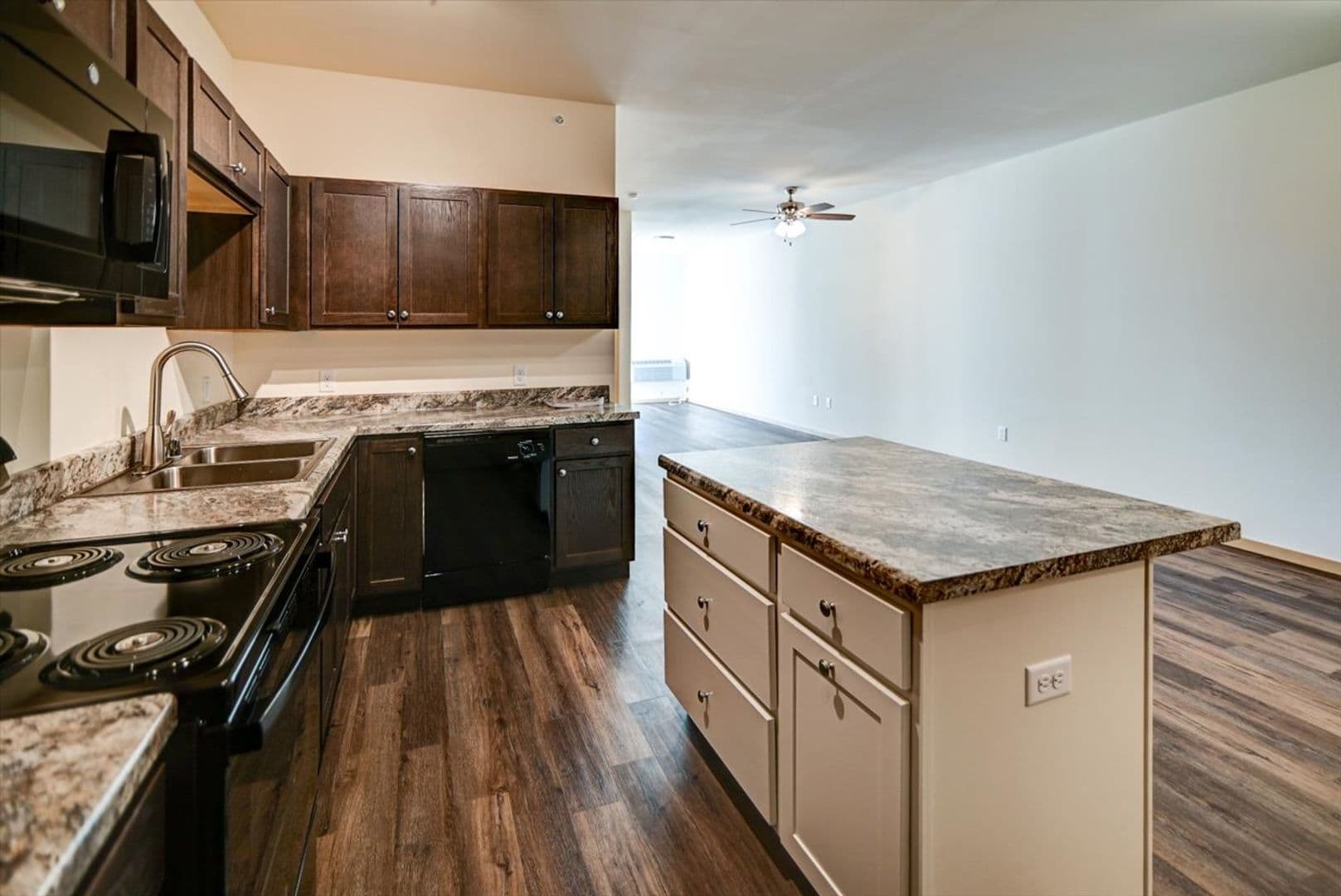 Madison Apartment: 2128 Luann Ln - 2128 Luann Ln #4