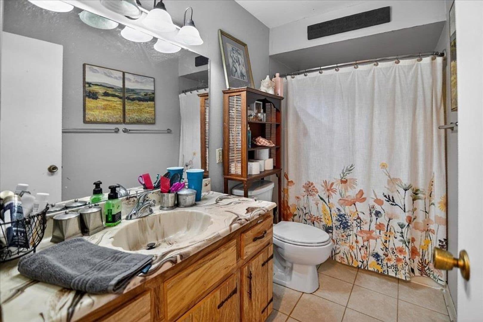 Middleton Apartment: 5216-5218 Shorecrest Dr