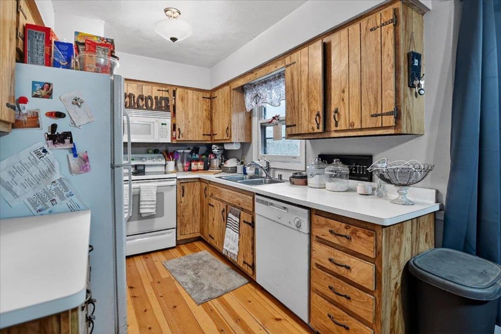 Middleton Apartment: 5216-5218 Shorecrest Dr