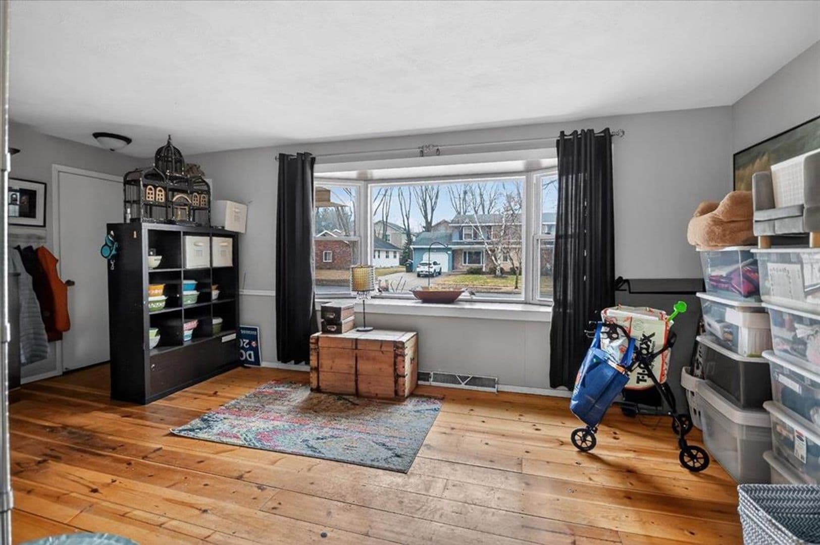 Middleton Apartment: 5216-5218 Shorecrest Dr