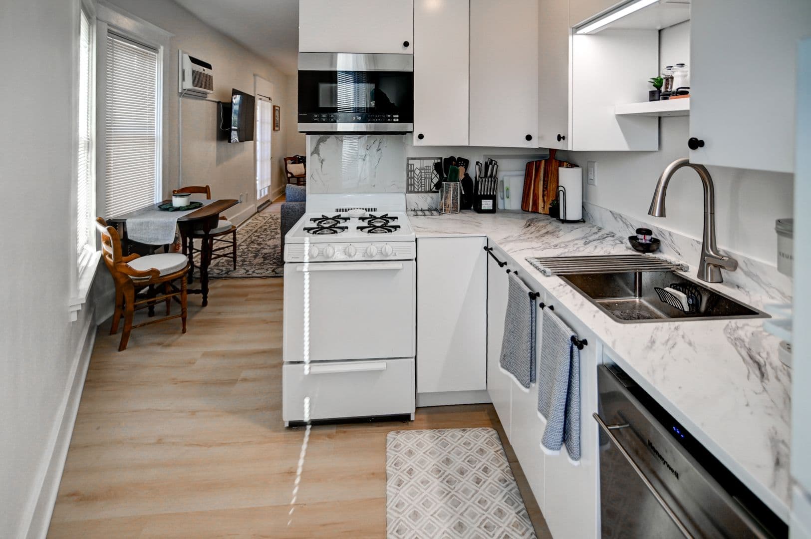 Madison Apartment: 731-733 Jenifer Street