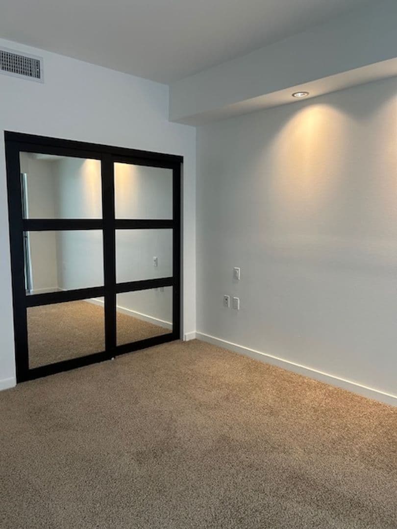 Los Angeles Apartment: 801 N Fairfax Ave