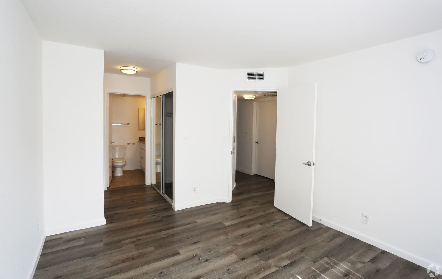 North Hollywood Apartment: 10930 Otsego St.