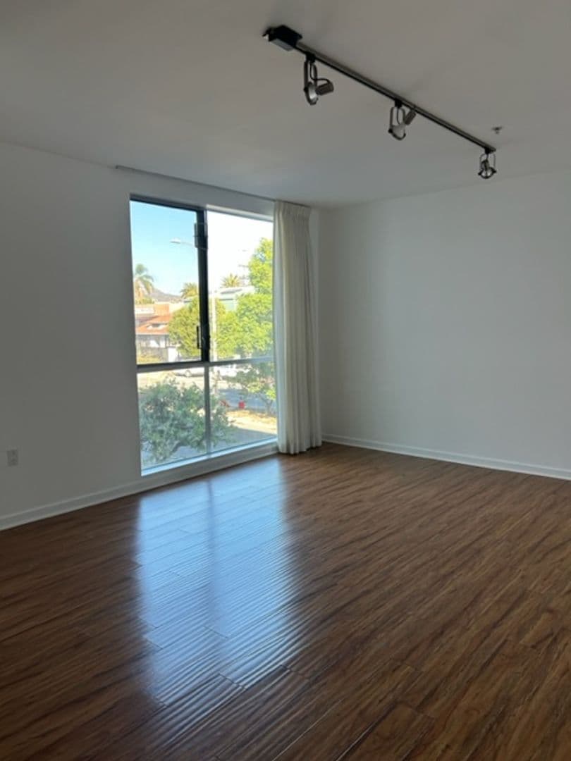 Los Angeles Apartment: 801 N Fairfax Ave