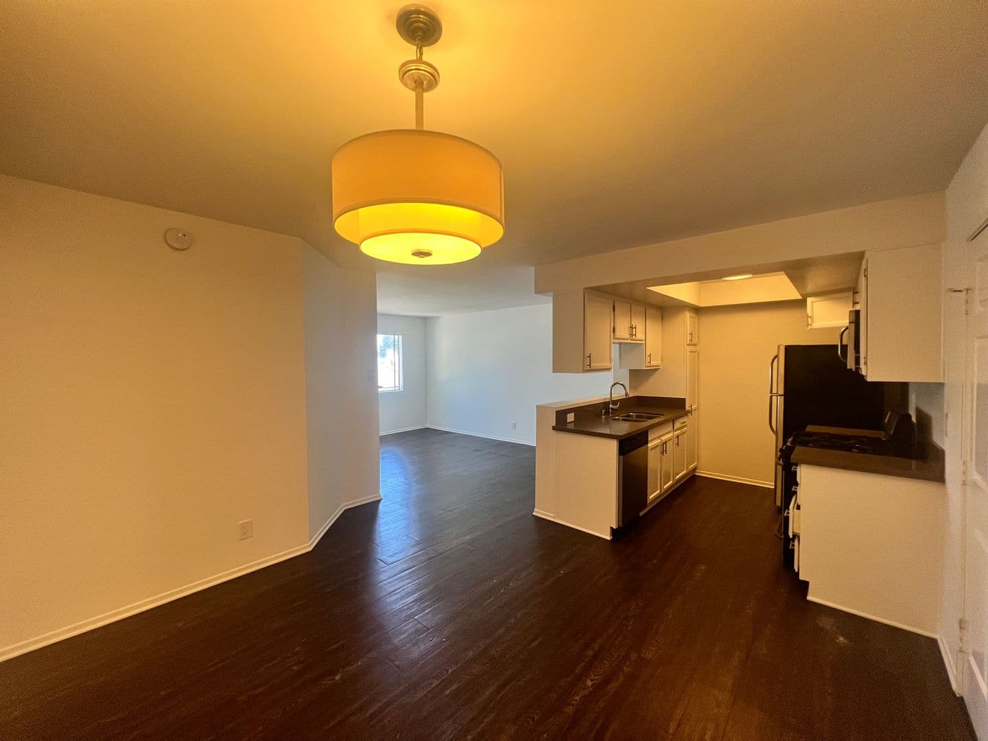 Toluca Lake Apartment: 4426 Cahuenga Blvd.
